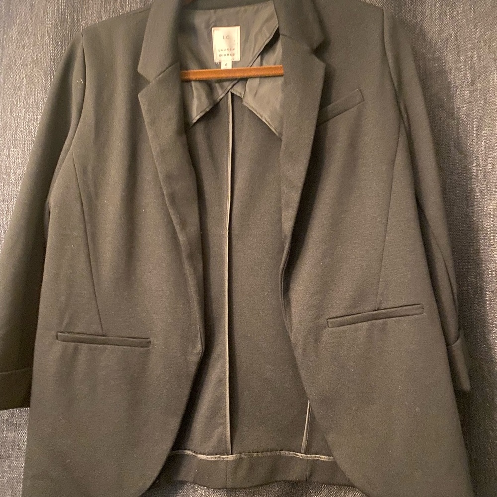 Size 6 black blazer with 3/4 sleeves.